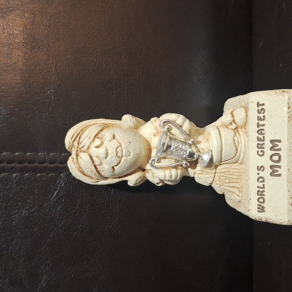 Vintage 1970 World's Greatest Mom Trophy Figurine